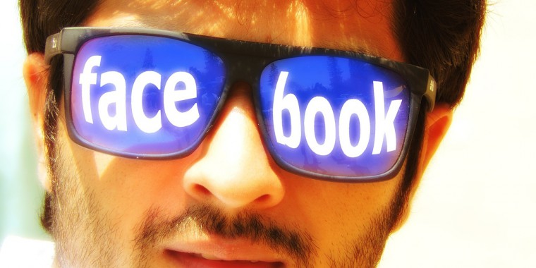 A jól bevált Facebook marketing fogások. Pucér nők és üres idézetek!